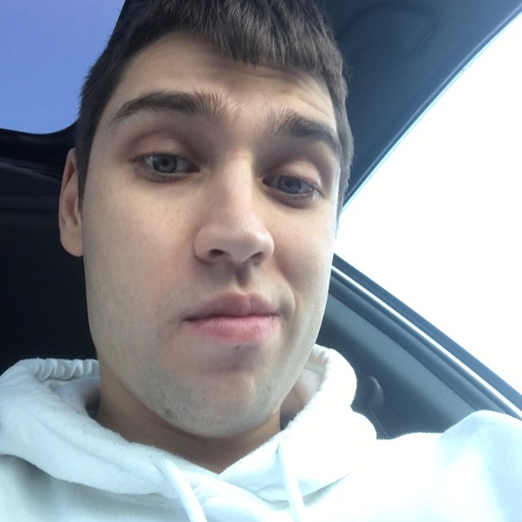 Meet your Posher, Jayro - Picture 1 of 1